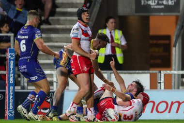 Warrington Wolves 'tan Adam Holroyd, 19 Temmuz 2024' te St Helens vs Warrington Wolves 'a karşı oynadığı Betfred Süper Lig karşılaşmasında 10-16' lık galibiyetini kutluyor.