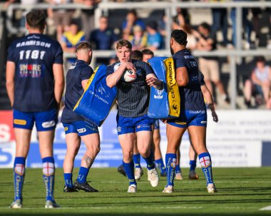 Warrington Wolves takımından Matty Nicholson, 19 Temmuz 2024 'te St. Helens-Warrington Wolves maçında oynanan 18. Betfred Süper Lig karşılaşması öncesinde ısınma turu öncesinde Wicked Stadyumu, St Helens, İngiltere