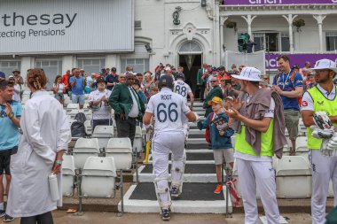 İngiltere 'den Joe Root, Rothesay Test Maçı' nın üçüncü gününde İngiltere 'nin Batı Hint Adaları' na karşı Trent Köprüsü, Nottingham, İngiltere 'de 20 Temmuz 2024' te oynanan 3.