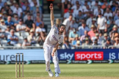İngiltere 'den Chris Woakes topu 2. Rothesay Test Maçı' nda Trent Bridge, Nottingham, İngiltere 'de 2.