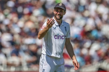 İngiliz Chris Woakes, İngiltere 'nin Nottingham kentindeki Trent Bridge' de oynanan 2. Rothesay Test Maçı 'nda tepki gösterdi.