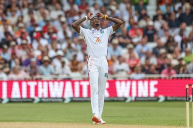 Batı Hint Adaları 'ndan Alzarri Joseph, 20 Temmuz 2024' te İngiltere 'nin Trent Bridge, Nottingham' da Batı Hint Adaları 'na karşı oynadığı Rothesay Test Maçı' nda kıl payı kurtulduktan sonra tepki gösterdi.