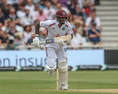 Batı Hint Adaları 'ndan Alzarri Joseph, Rothesay Test Maçı' nda üç kez Batı Hint Adaları 'na karşı Trent Köprüsü, Nottingham, Birleşik Krallık, 20 Temmuz 2024' te koşuyor.