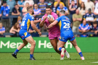 Leeds Rhinos 'tan James Donaldson ve Leeds Rhinos' tan Jarrod OConnor, Leeds Süper Lig 18. Round karşılaşmasında Leeds Gergedan Hull KR 'a karşı Headingley Stadyumu, Leeds, İngiltere, 20 Temmuz 2024