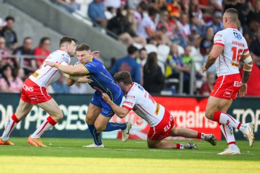 George Williams, St. Helens 'ten Lewis Dodd ve St. Helens' ten Mark Percival tarafından 19 Temmuz 2024 'te St Helens - Warrington Wolves maçında yenildi.