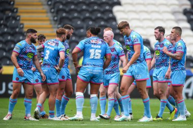 Wigan Warriors oyuncuları Betfred Süper Ligi maçında Hull FC Wigan Warriors 'a karşı MKM Stadyumu, Hull, İngiltere, 20 Temmuz 2024
