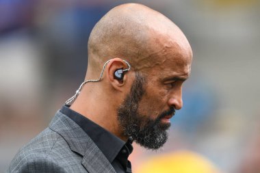 Jamie Jones-Buchanan eski Leeds oyuncusu Betfred Süper Lig 18. Round karşılaşmasında Sky yorumcusu Leeds Rhinos Hull KR 'a karşı Headingley Stadyumu, Leeds, İngiltere, 20 Temmuz 2024