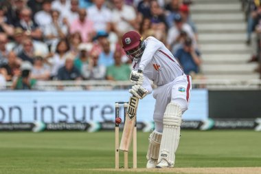 Batı Hint Adaları 'ndan Kevin Sinclair topu Rothesay Test Maçı' nda İngiltere 'nin Batı Hint Adaları' na karşı Trent Bridge, Nottingham, İngiltere, 20 Temmuz 2024 'te oynanan üçüncü maçında İngiltere' den Harry Brook 'un ellerine attı.