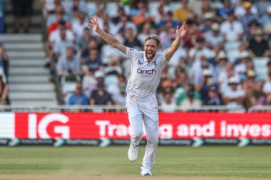 İngiltere 'den Chris Woakes, 19 Temmuz 2024' te İngiltere 'nin Nottingham, İngiltere' deki Trent Köprüsü 'nde oynanan 2. Rothesay Test Maçı' nda Kavem Hodge 'un kalesini kutluyor.