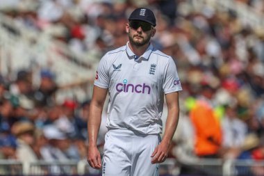 İngiltere 'den Gus Atkinson, 2. Rothesay Deneme Maçı' nda İngiltere 'ye karşı Batı Hint Adaları, Trent Bridge, Nottingham, İngiltere, 19 Temmuz 2024