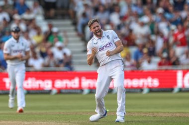 İngiltere 'den Chris Woakes, 19 Temmuz 2024' te İngiltere 'nin Nottingham, İngiltere' deki Trent Köprüsü 'nde oynanan 2. Rothesay Test Maçı' nda Kavem Hodge 'un kalesini kutluyor.