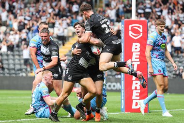 Hull FC 'den Denive Balmforth, 20 Temmuz 2024' te MKM Stadyumu 'nda oynanan Betfred Süper Ligi maçında 22-4' lük galibiyetini kutluyor.