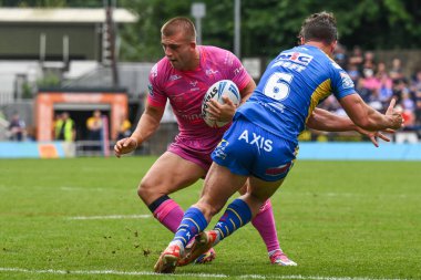 Hull KR 'dan Mikey Lewis, Leeds Rhinos takımından Brodie Croft' un 18. Betfred Süper Lig karşılaşmasında rakibi Leeds Rhinos 'a karşı Hull KR maçında 20 Temmuz 2024' te Leeds, İngiltere 'deki Headingley Stadyumu' nda karşı karşıya geldi.