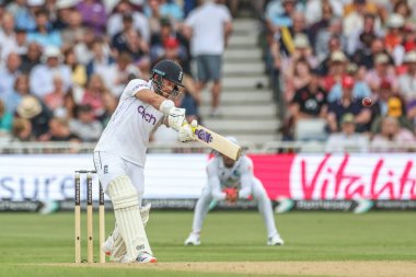 İngiltere 'den Ben Duckett, 20 Temmuz 2024' te İngiltere 'nin Trent Bridge, Nottingham, İngiltere' de Batı Hint Adaları 'na karşı oynadığı Rothesay Test Maçı' nda dört koşu yaptı.