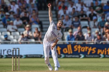 İngiltere 'den Chris Woakes topu 2. Rothesay Test Maçı' nda Trent Bridge, Nottingham, İngiltere 'de 2.