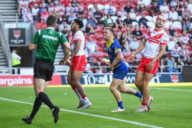 Warrington Wolves takımından Matt Dufty, 19 Temmuz 2024 'te St Helens-Warrington Wolves maçında oynanan Betfred Süper Lig karşılaşmasını kutluyor.