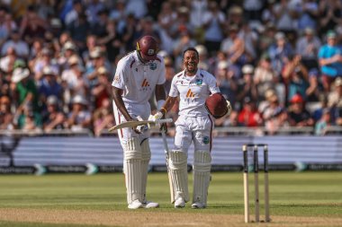 Batı Hint Adaları 'ndan Kavem Hodge, İngiltere' nin Nottingham, İngiltere 'de 19 Temmuz 2024' te Trent Köprüsü 'nde oynanan 2. Rothesay Test Maçı' nda 4 sayı attıktan sonra ilk yüzyılını (100 koşu) kutluyor.