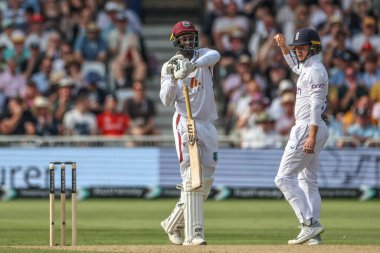 Batı Hint Adaları 'ndan Kevin Sinclair, 21 Temmuz 2024' te İngiltere 'nin Trent Bridge, Nottingham, İngiltere' de oynanan Rothesay Test Maçı 'nda kolundan vurulduğunu açıkladı.