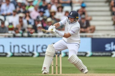 İngiltere 'den Joe Root, Rothesay Test Maçı' nda dört koşu yaptı. Dördüncü maç İngiltere ile Batı Hint Adaları arasında Trent Bridge, Nottingham, İngiltere, 21 Temmuz 2024 'te oynanacak.
