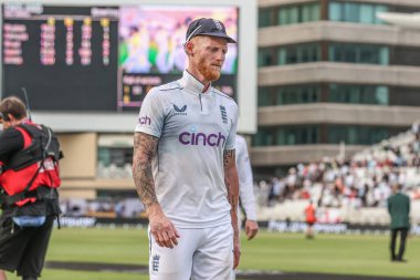 İngiltere 'den Ben Stokes, 2. Rothesay Test Maçı' nın 2. gününde İngiltere 'nin Batı Hint Adaları' na karşı Trent Bridge, Nottingham, İngiltere 'de 19 Temmuz 2024' te sahadan ayrıldı.