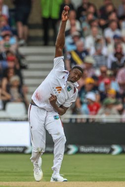 Batı Hint Adaları 'ndan Jason Holder, Rothesay Test Maçı' nda topu veriyor. İngiltere, Trent Bridge, Nottingham, İngiltere 'de Batı Hint Adaları' na karşı üç gün, 20 Temmuz 2024.