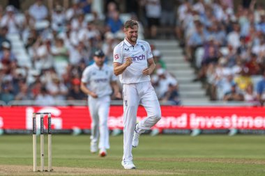 İngiltere 'den Chris Woakes, 19 Temmuz 2024' te İngiltere 'nin Nottingham, İngiltere' deki Trent Köprüsü 'nde oynanan 2. Rothesay Test Maçı' nda Kavem Hodge 'un kalesini kutluyor.