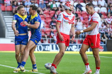 Warrington Wolves takımından Matt Dufty, 19 Temmuz 2024 'te St Helens-Warrington Wolves maçında oynanan Betfred Süper Lig karşılaşmasını kutluyor.