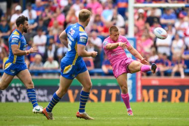 Hull KR takımından Mikey Lewis, 18. Betfred Süper Lig karşılaşmasında Leeds Rhinos 'a karşı Hull KR maçını 20 Temmuz 2024' te Headingley Stadyumu 'nda önde götürüyor.