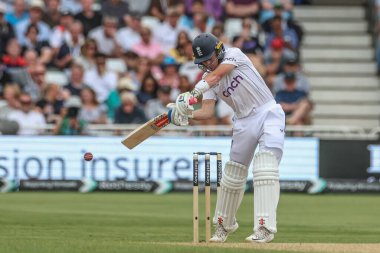 İngiltere 'den Ollie Pope topa tek koşu için vuruyor ve Rothesay Test Maçı' nda skor seviyesini yükseltiyor. Üç İngiltere-Batı Hint Adaları maçı, Trent Bridge, Nottingham, İngiltere, 20 Temmuz 2024