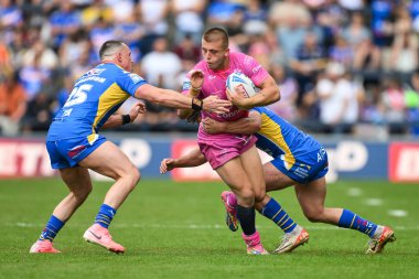 Leeds Rhinos takımından Brodie Croft ve Leeds Rhinos 'tan James Donaldson, Leeds Süper Lig' in 18. Raundda Leeds Rhinos 'a karşı Hull KR maçını izlediler.