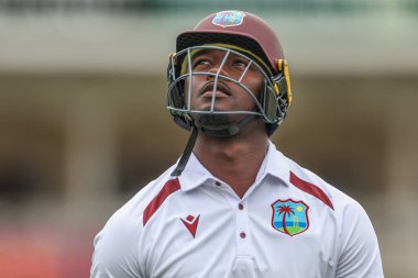 Batı Hint Adaları 'ndan kederli bir Jayden Seales, İngiltere' nin 20 Temmuz 202 'de Trent Bridge, Nottingham' da oynanan Rothesay Test Maçı 'nda Chris Woakes tarafından bir ördek için dışarı atıldıktan sonra oyun alanından ayrıldı.