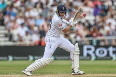 İngiltere 'den Joe Root, Rothesay Test Maçı' nın dördüncü gününde İngiltere, Trent Bridge, Nottingham, İngiltere 'de Batı Hint Adaları' na karşı maç yapıyor. 21 Temmuz 2024