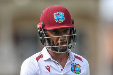 Batı Hint Adaları 'ndan Kraigg Brathwaite, İngiltere' nin Trent Bridge, Nottingham, İngiltere 'de 21 Temmuz 2024' te oynanan Rothesay Test Maçı 'nda İngiliz Jamie Smith tarafından yakalandıktan sonra oyun alanından ayrıldı.