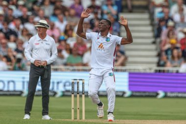 Batı Hint Adaları 'ndan Kavem Hodge, 20 Temmuz 2024' te İngiltere ve Batı Hint Adaları arasında oynanan Rothesay Test Maçı 'nda tepki gösterdi.