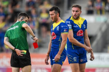 Hakem Chris Kendall, 19 Temmuz 2024 'te St Helens-Warrington Wolves maçında Warrington Wolves' tan James Harrison 'a kırmızı kart verdi.