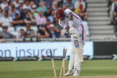 Batı Hint Adaları 'ndan Alzarri Joseph, İngiltere' nin Nottingham kentinde oynanan Rothesay Test Maçı 'nda İngiltere' nin Batı Hint Adaları 'na karşı oynadığı dördüncü maçta İngiltere' den Gus Atkinson tarafından şutlandı.