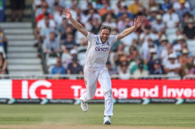 İngiltere 'den Chris Woakes, 19 Temmuz 2024' te İngiltere 'nin Nottingham, İngiltere' deki Trent Köprüsü 'nde oynanan 2. Rothesay Test Maçı' nda Kavem Hodge 'un kalesini kutluyor.