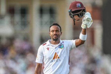 Batı Hint Adaları 'ndan Kavem Hodge, 19 Temmuz 2024' te Trent Bridge, Nottingham, İngiltere 'de oynanan 2. Rothesay Test Maçı' nda LBW tarafından şutlandıktan sonra ayakta alkışlanmak üzere sahadan ayrıldı.