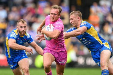 Hull KR takımından Jez Litten Leeds Rhinos takımından Jarrod OConnor ve Leeds Rhinos takımından Mikolaj Oledzki 'nin 18. Betfred Süper Lig karşılaşmasında Leeds Rhinos' a karşı Hull KR maçını 20 Temmuz 2024 'de Headingley Stadyumu' nda kazandı.