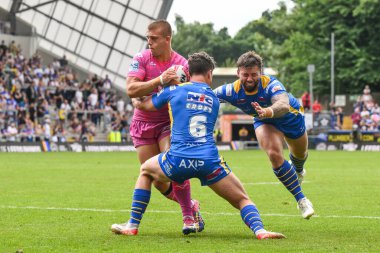 Hull KR 'dan Mikey Lewis, Leeds Rhinos takımından Brodie Croft tarafından 20 Temmuz 2024' te Headingley Stadyumu 'nda oynanan 18. Betfred Süper Lig karşılaşmasında yenildi.