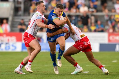 St. Helens 'ten James Bell ve St. Helens' ten Matty Lees, 19 Temmuz 2024 'te St Helens - Warrington Wolves maçında Warrington Wolves' a karşı oynadılar.