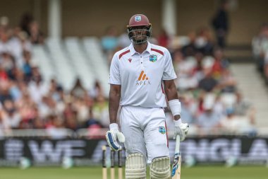 Batı Hint Adaları 'ndan Jason Holder, 20 Temmuz 2024' te İngiltere 'nin Trent Bridge, Nottingham, İngiltere' de Batı Hint Adaları 'na karşı oynadığı Rothesay Test Maçı' nda kalesini kaybettikten sonra sahadan ayrıldı.