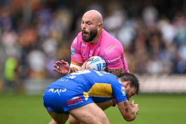 Hull KR 'dan Sam Luckley, Leeds Rhinos takımından Andy Ackers tarafından 20 Temmuz 202' de Headingley Stadyumu 'nda oynanan 18. Betfred Süper Lig karşılaşmasında yenildi.