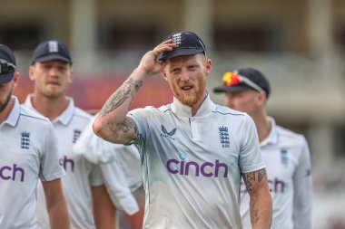 İngiltere 'den Ben Stokes, 2. Rothesay Test Maçı' nın 2. gününde İngiltere 'nin Batı Hint Adaları' na karşı Trent Bridge, Nottingham, İngiltere 'de 19 Temmuz 2024' te sahadan ayrıldı.