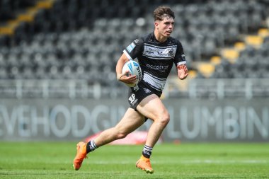 Hull FC 'den Jack Charles, 20 Temmuz 2024' te İngiltere 'nin Hull Stadyumu' nda oynanan Betfred Süper Lig karşılaşmasında topu alıyor.