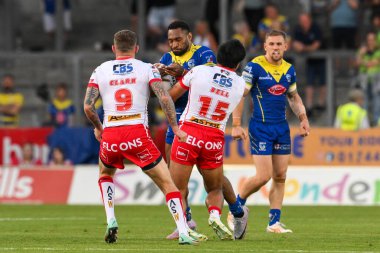 Warrington Wolves takımından Rodrick Tai, 19 Temmuz 2024 'te St Helens vs Warrington Wolves' a karşı oynanan Betfred Süper Lig karşılaşmasında St. Helens 'li James Bell tarafından yenildi.