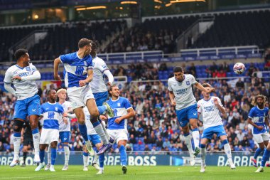 Birmingham City 'den Krystian Bielik, Birmingham City' nin 24 Temmuz 2024 'te St Andrews, Birmingham, İngiltere' de Rangers 'a karşı oynadığı ön sezon dostluk maçında 1-0 berabere kalma golünü attı.