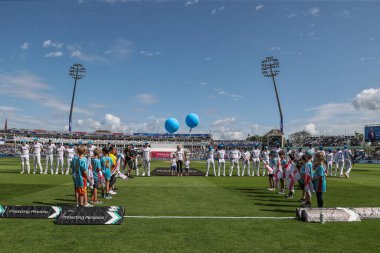 Her iki takım da, 27 Temmuz 2024 'te Birmingham, Edgbaston' da oynanan Rothesay Test Maçı 'nın ikinci gününde Bob Willis Fonu için mavi şapka takıyor.