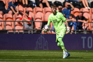 Blackpool 'dan Daniel Grimshaw 27 Temmuz 2024' te Bloomfield Road, Blackpool, İngiltere 'de Blackpool' a karşı oynanan ön sezon dostluk maçı sırasında hareket halindeydi.