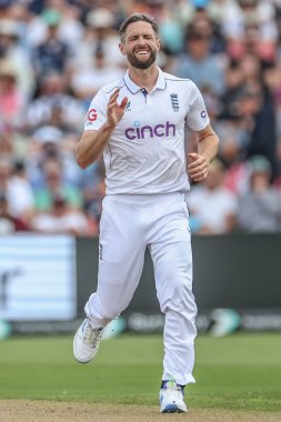 İngiliz Chris Woakes, İngiltere 'nin Edgbaston, Birmingham, Birleşik Krallık' ta oynadığı 1. Rothesay Deneme Maçı 'nda tepki gösterdi.